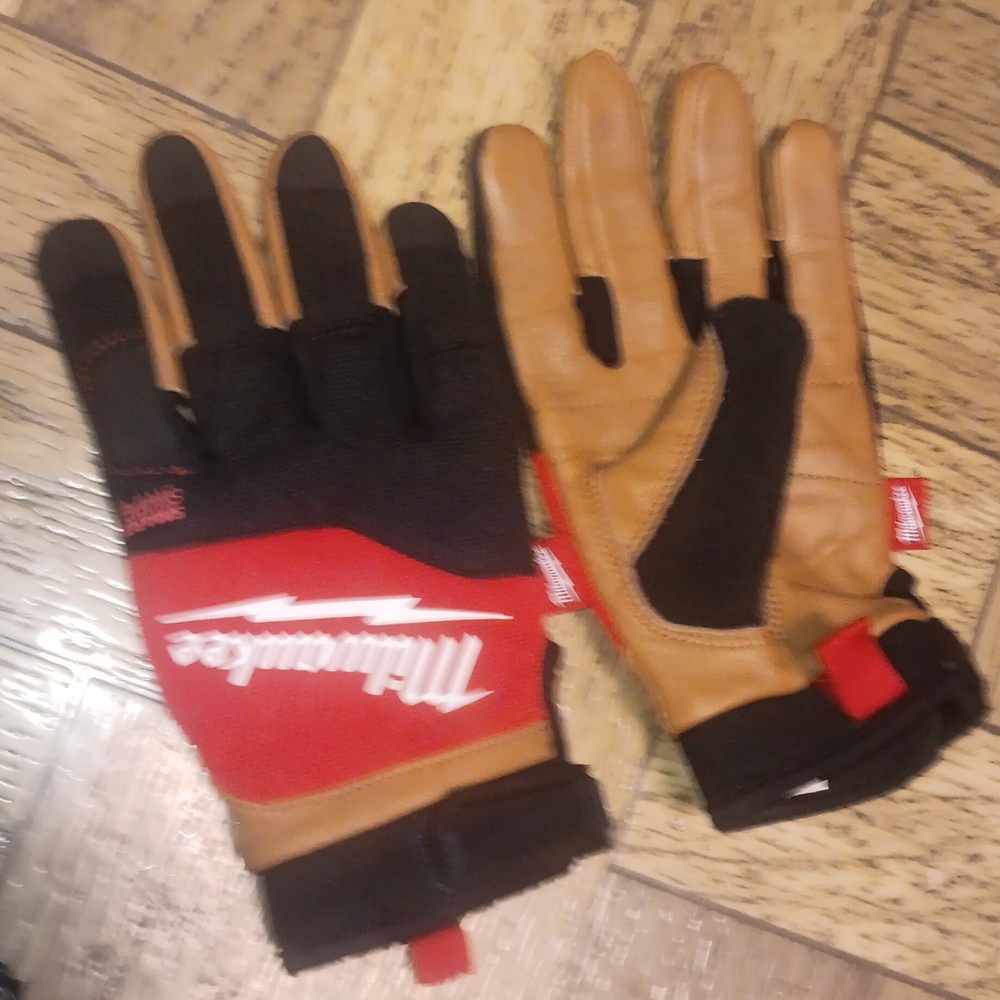 Milwaukee Red and Tan Work Gloves